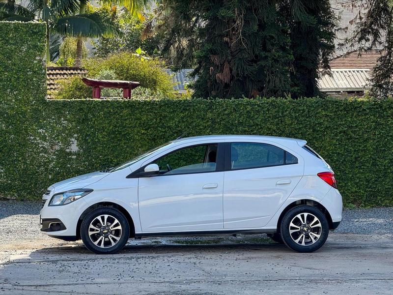 Chevrolet Onix 14mt LTZ - foto 2