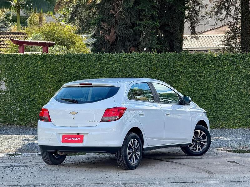Chevrolet Onix 14mt LTZ - foto 4