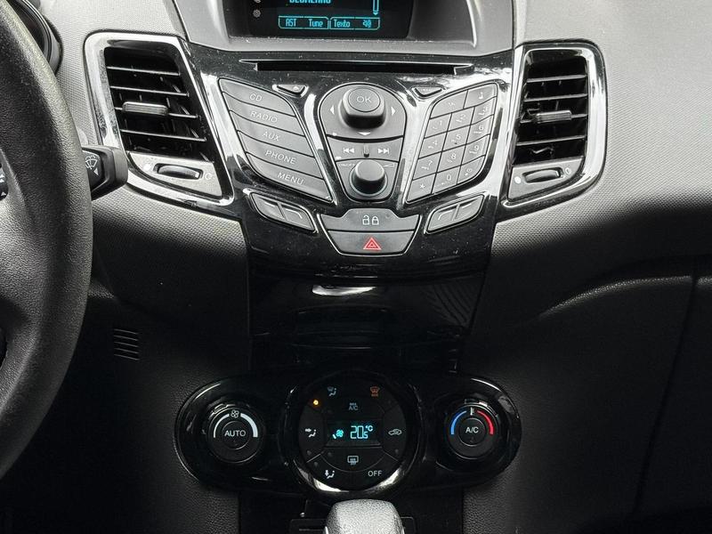 Ford Fiesta 16tit At - foto 17