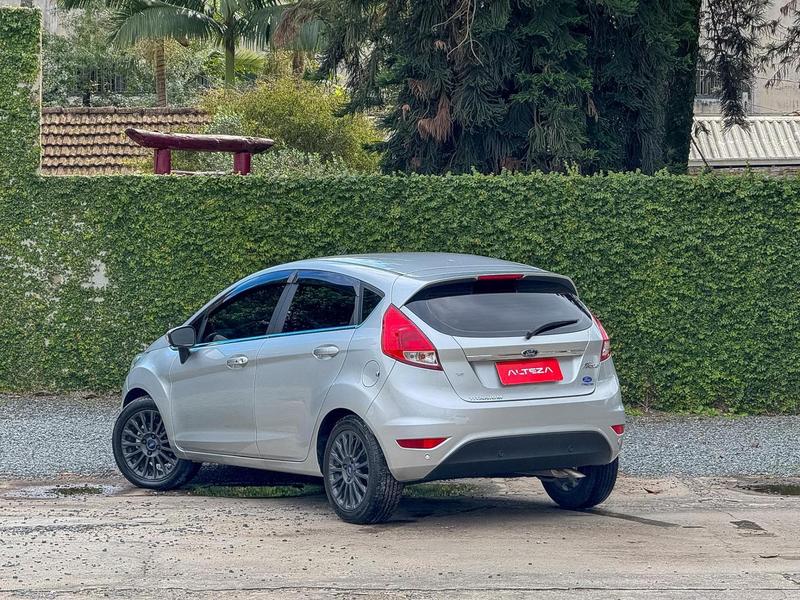 Ford Fiesta 16tit At - foto 2