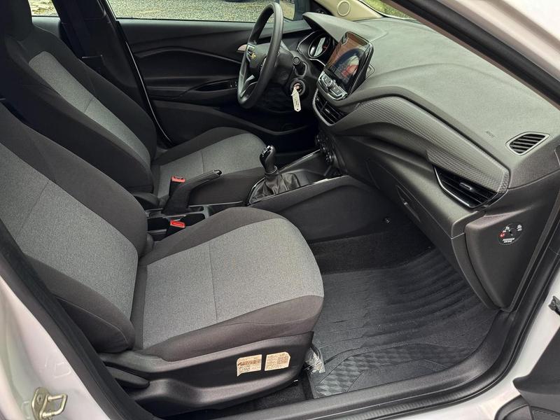 Chevrolet Onix 10mt Hb - foto 14