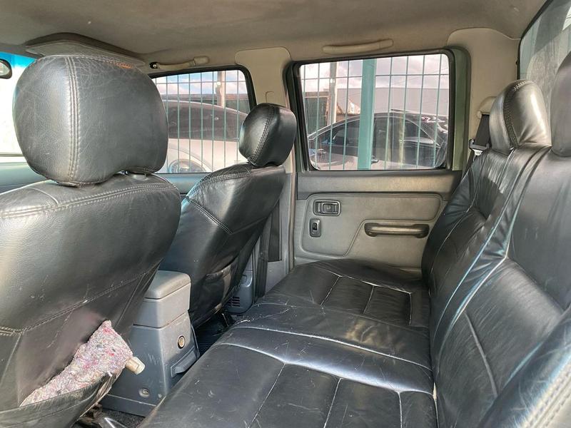 Nissan Frontier 4X4 Xe - foto 8
