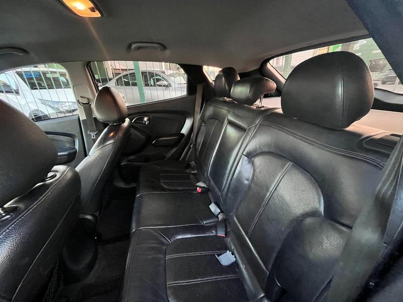 Hyundai ix35 2.0 - foto 8