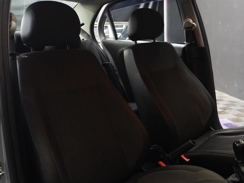 Volkswagen Voyage 16l - foto 15