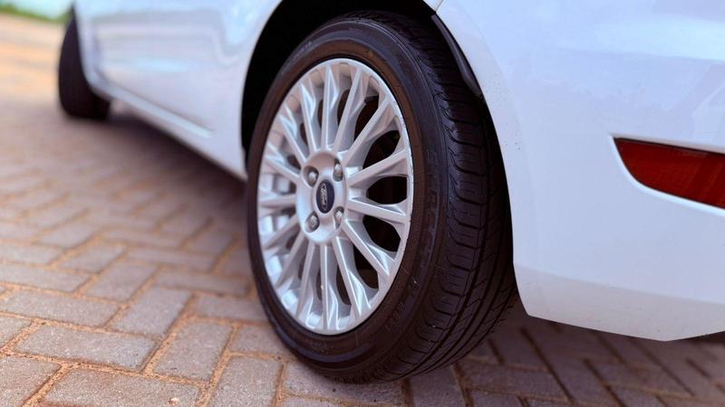 Ford Fiesta 16tit At - foto 6