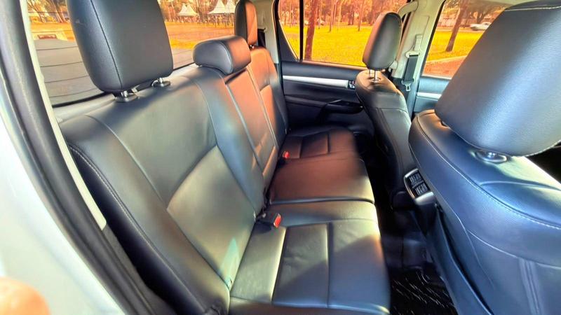 Toyota Hilux Cd Srx 4X4 2.8 TDI 16V Diesel Aut. - foto 8