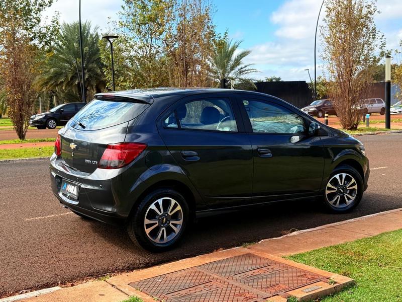 Chevrolet Onix Hatch Ls 1.0 8V Flexpower 5P Mec. - foto 4