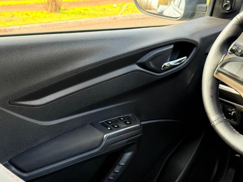 Chevrolet Onix Hatch Ls 1.0 8V Flexpower 5P Mec. - foto 8