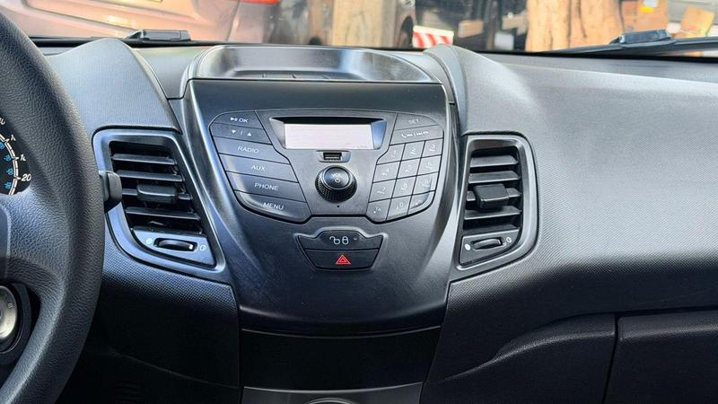 Ford Fiesta 16se - foto 11