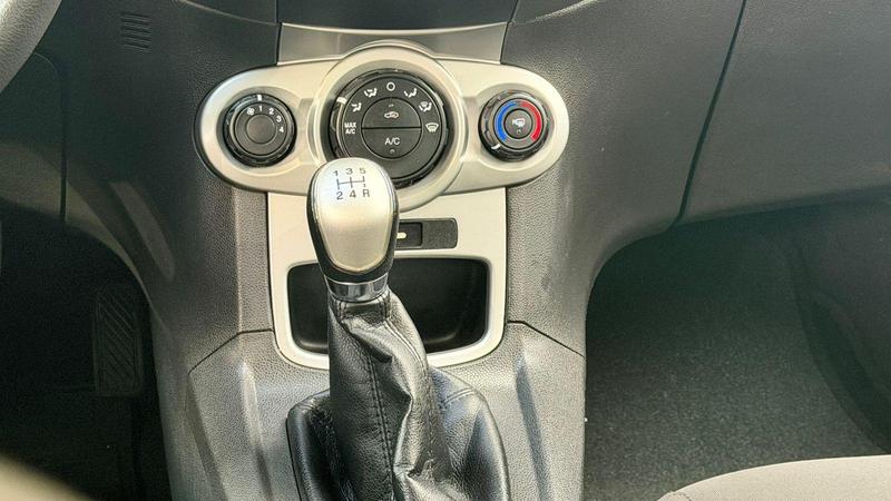 Ford Fiesta 16se - foto 12