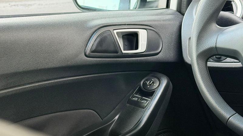 Ford Fiesta 16se - foto 13