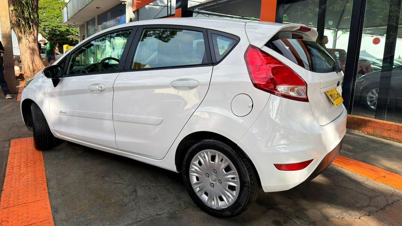 Ford Fiesta 16se - foto 5