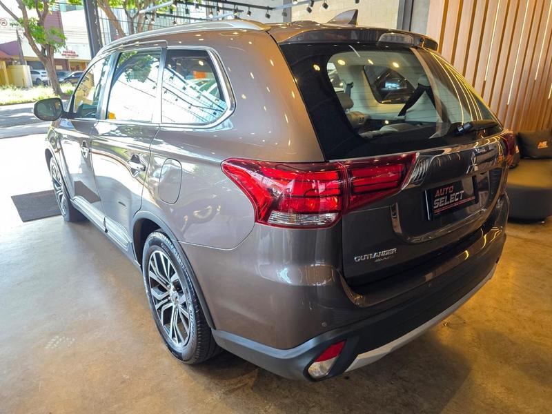 Mitsubishi Outlander 3.0 GT 3.0 V6 Aut. - foto 11