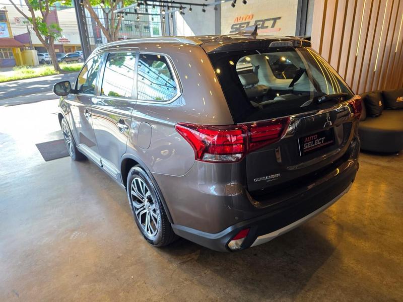 Mitsubishi Outlander 3.0 GT 3.0 V6 Aut. - foto 10
