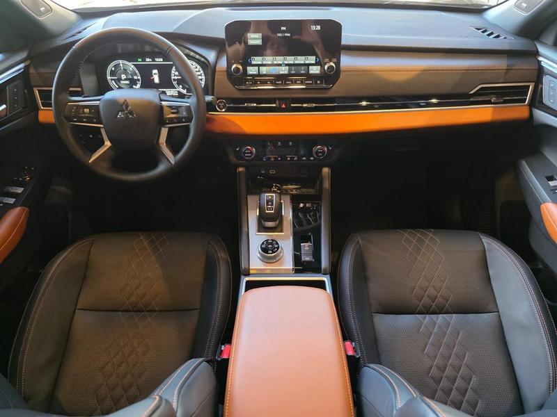 Mitsubishi Outlander Signature 2.4 4X4 Automático Hib - foto 12