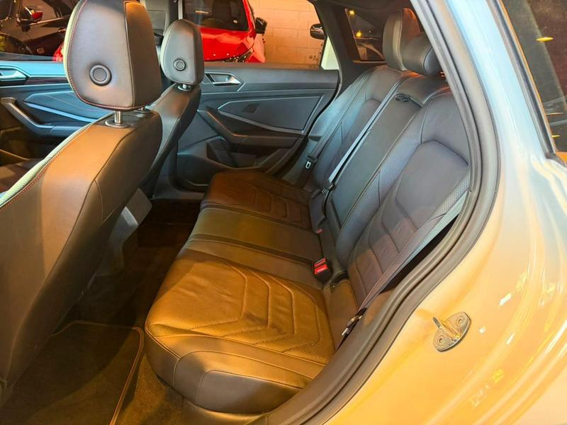 Volkswagen Jetta GLi - foto 18