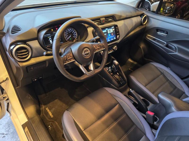 Nissan Versa Excl CVT - foto 14