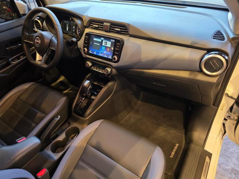 Nissan Versa Excl CVT - foto 18
