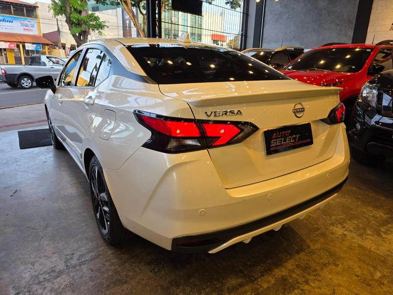 Nissan Versa Excl CVT - foto 11