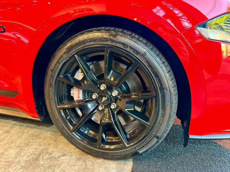 Ford Mustang GT - foto 13