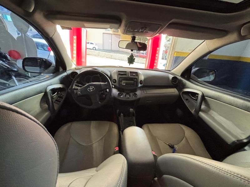 Toyota RAV4 - foto 13