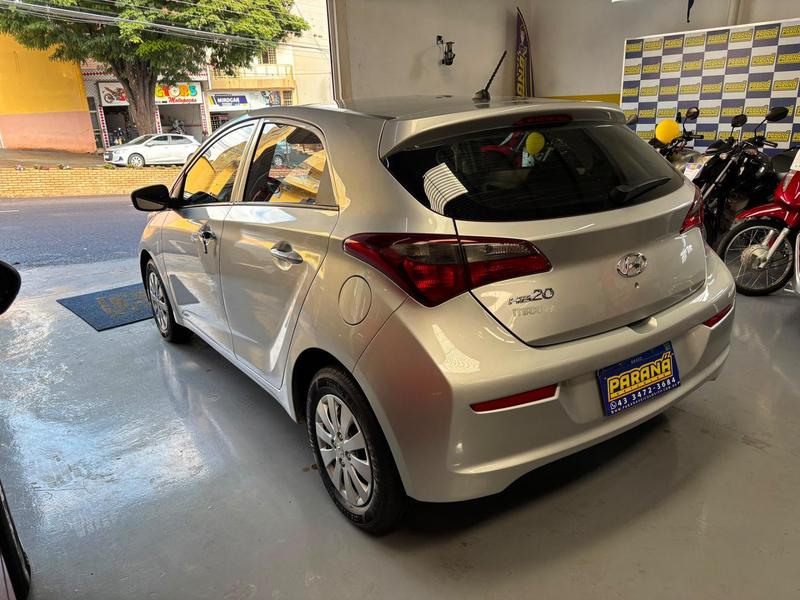 Hyundai HB20 Unique 1.0 Flex 12V Mec. - foto 4