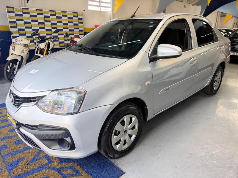Toyota Etios Sd X 15l Mt - foto 3