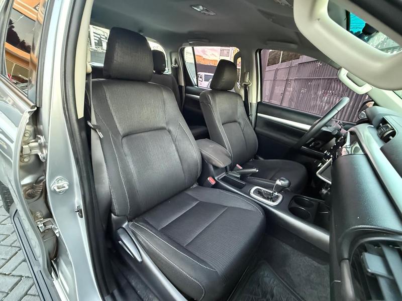 Toyota Hilux Cd Srx 4X4 2.8 TDI 16V Diesel Aut. - foto 11