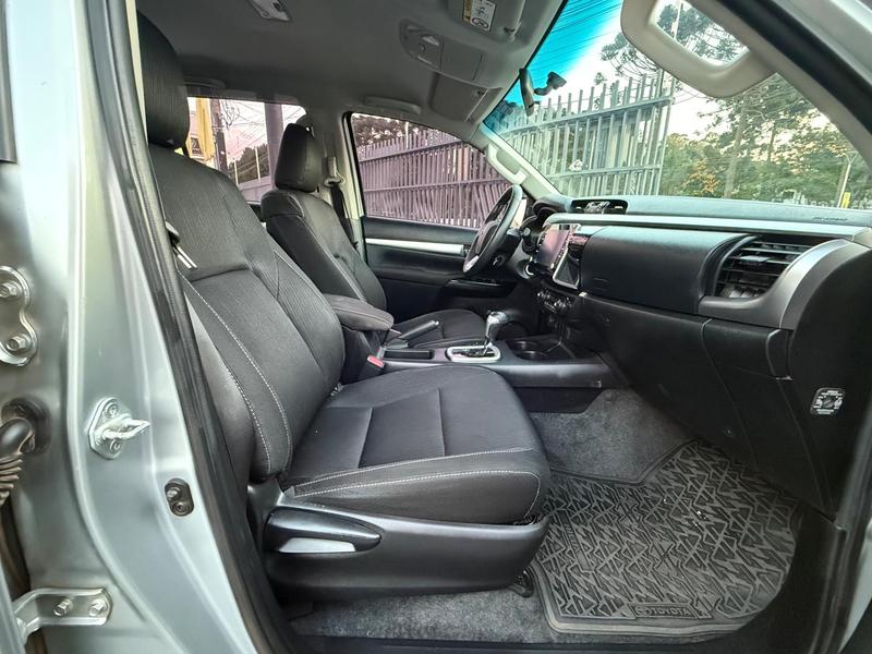 Toyota Hilux Cd Srx 4X4 2.8 TDI 16V Diesel Aut. - foto 12