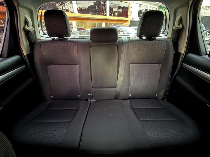 Toyota Hilux Cd Srx 4X4 2.8 TDI 16V Diesel Aut. - foto 18