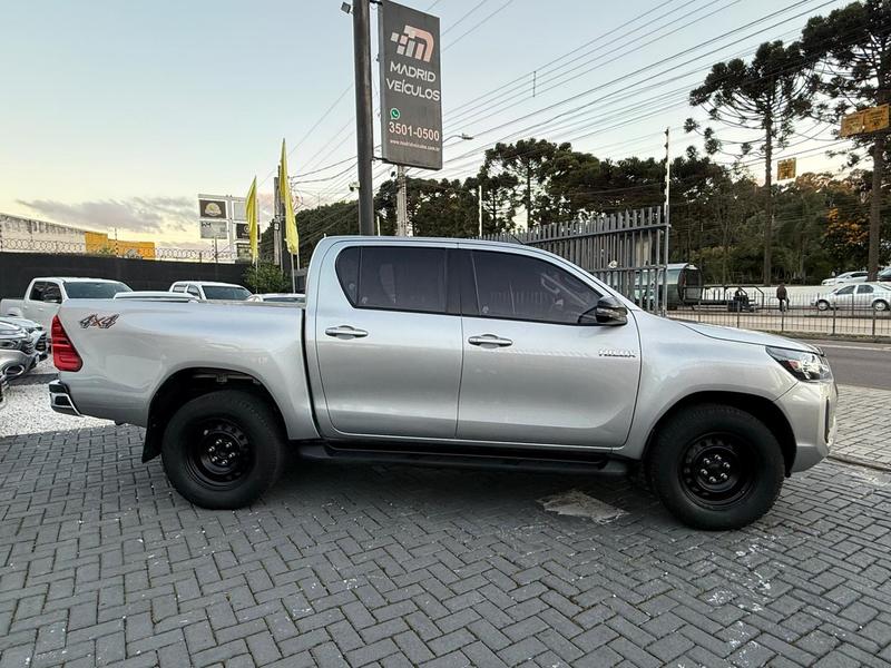 Toyota Hilux Cd Srx 4X4 2.8 TDI 16V Diesel Aut. - foto 4