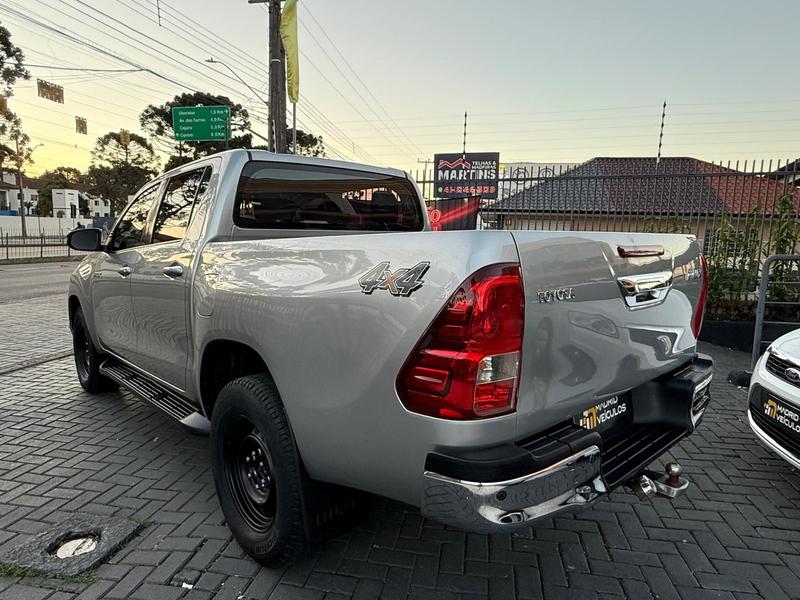 Toyota Hilux Cd Srx 4X4 2.8 TDI 16V Diesel Aut. - foto 7