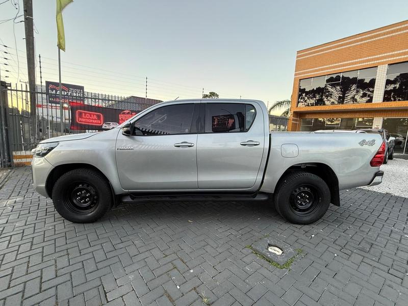 Toyota Hilux Cd Srx 4X4 2.8 TDI 16V Diesel Aut. - foto 8