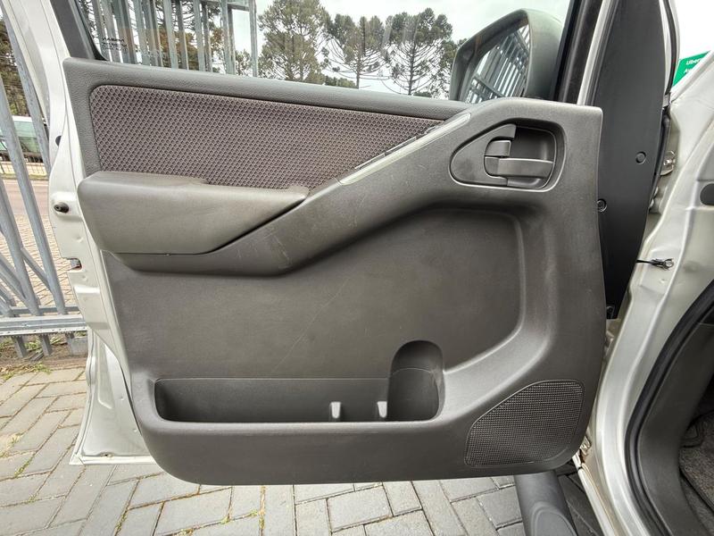 Nissan Frontier Le Cd 4X4 2.5 Tb Diesel Mec. - foto 10