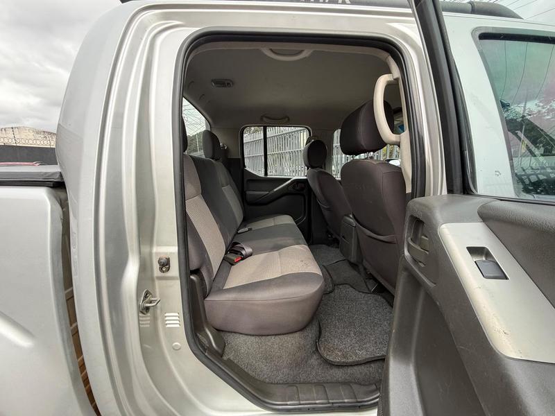 Nissan Frontier Le Cd 4X4 2.5 Tb Diesel Mec. - foto 13