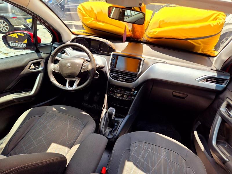 Peugeot 208 Griffe - foto 11