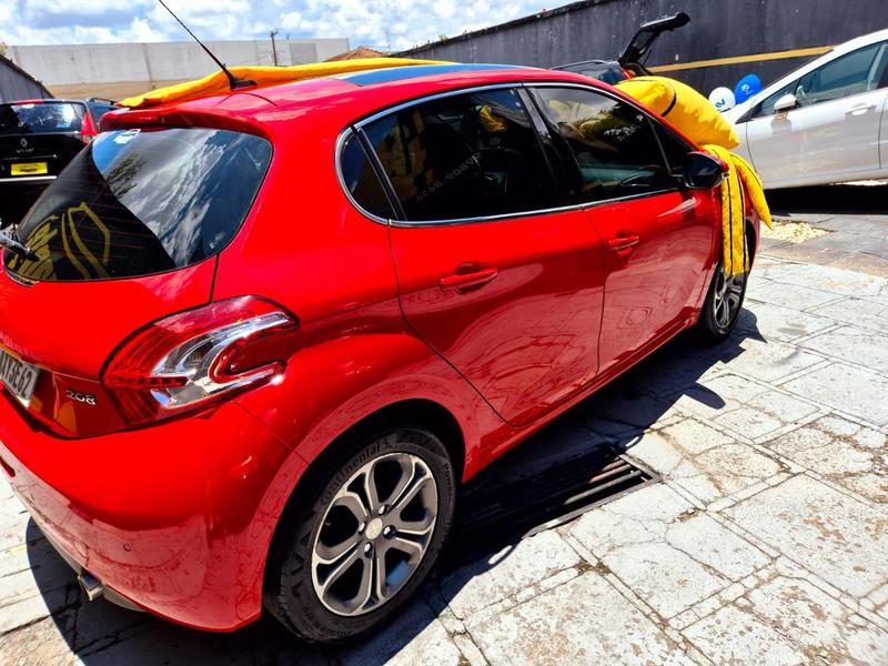 Peugeot 208 Griffe - foto 8