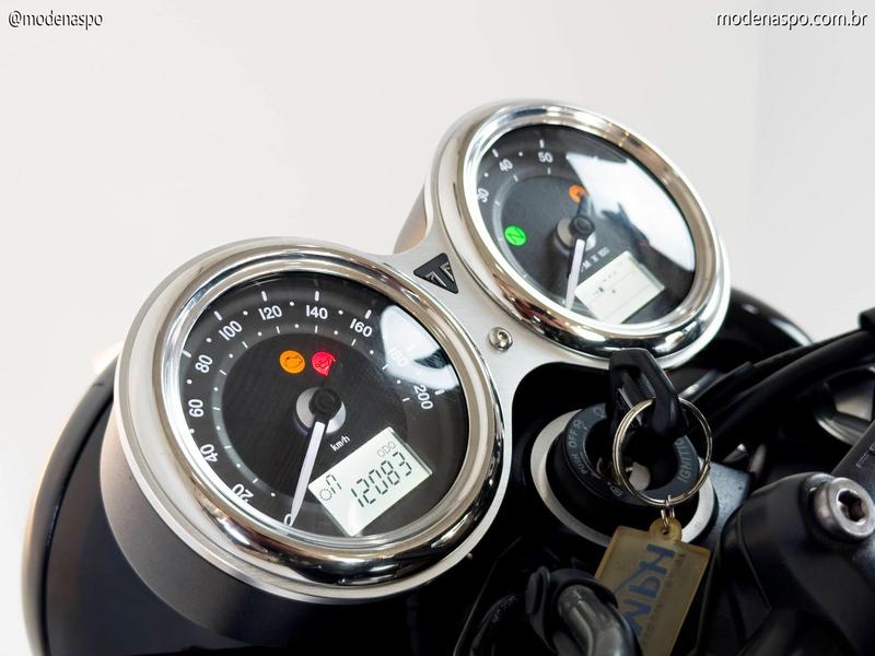 TRIUMPH BONNEVILLE T100 BLACK