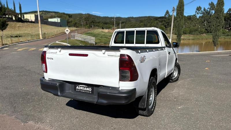 Toyota Hilux Cd 4X4 2.8 Diesel Mec. - foto 4