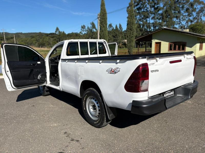 Toyota Hilux Cd 4X4 2.8 Diesel Mec. - foto 5