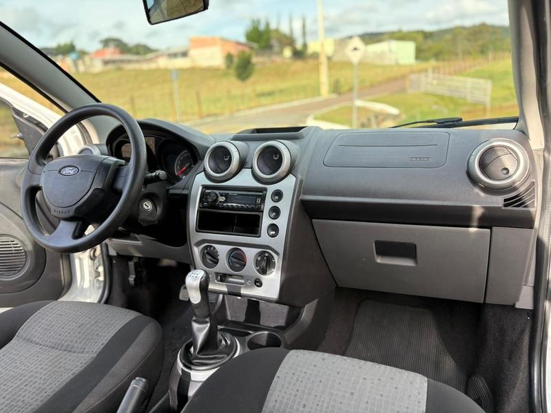 Ford Fiesta Sedan 1.6 16V Flex Mec. - foto 8