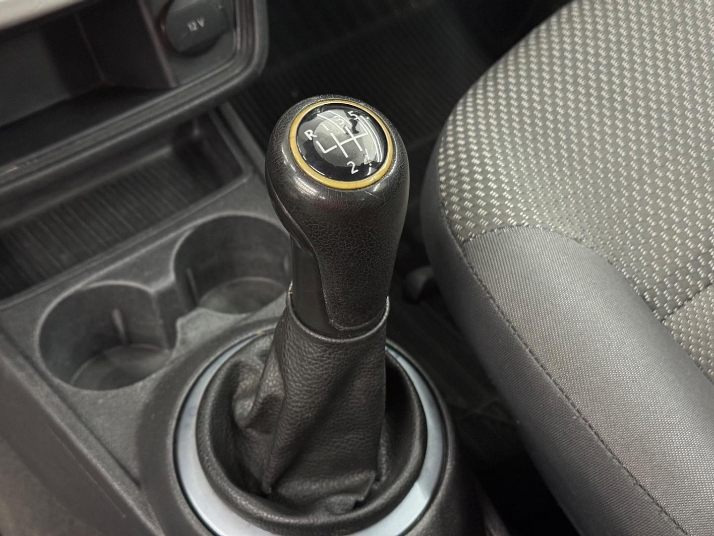 Volkswagen VOYAGE 13