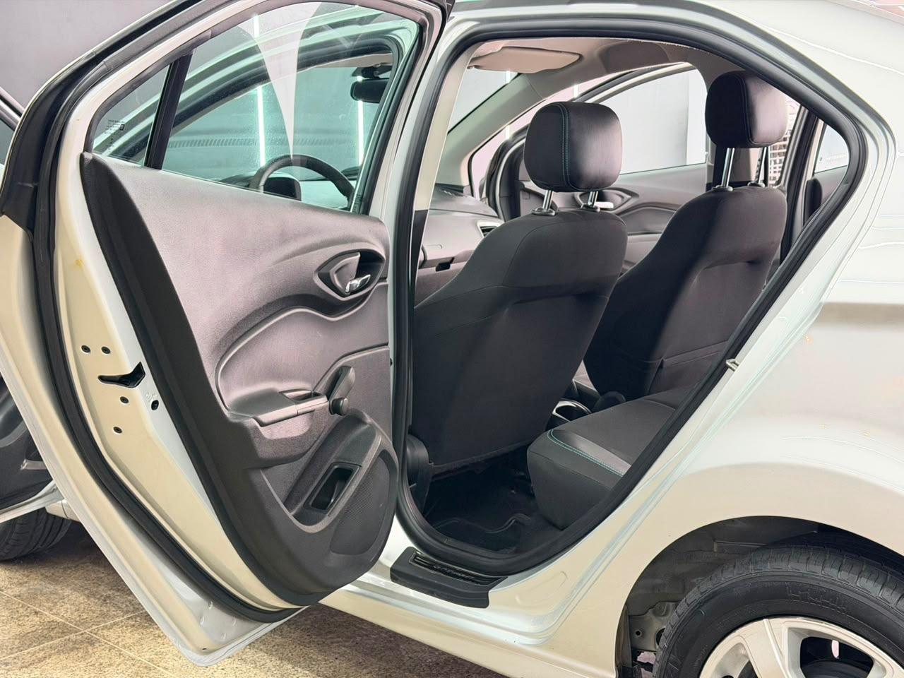 Chevrolet PRISMA 13