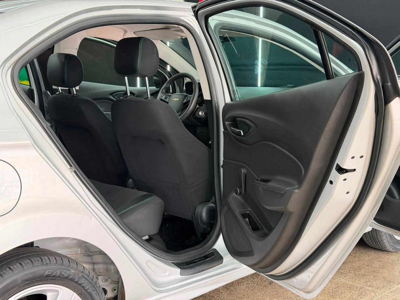 Chevrolet PRISMA 10