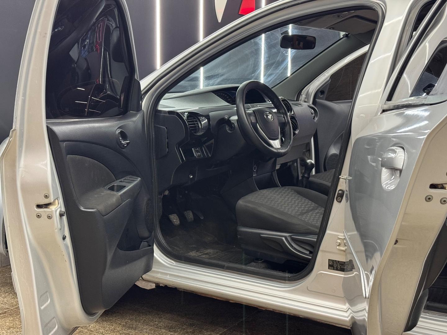 Toyota ETIOS 23