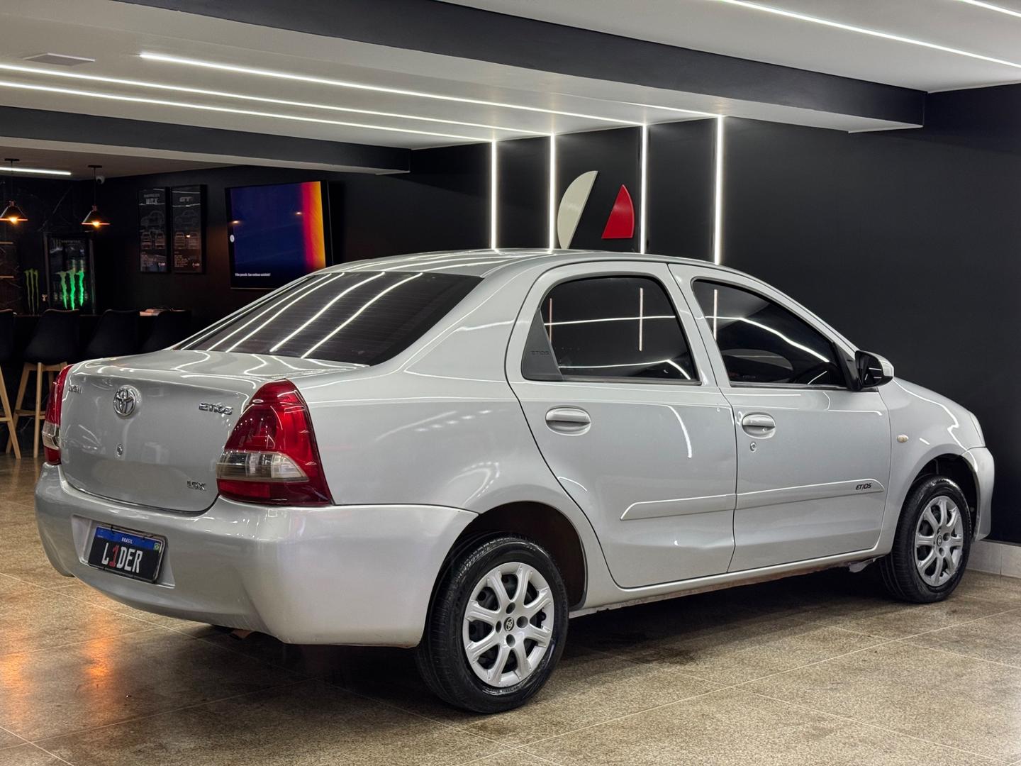 Toyota ETIOS 8