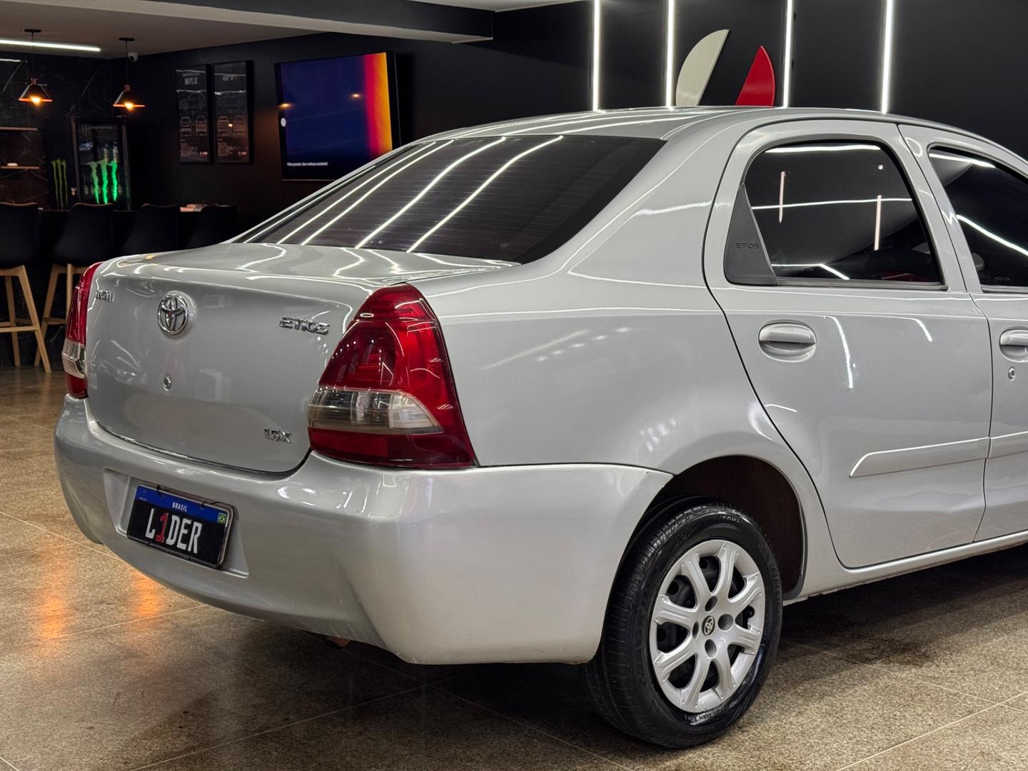 Toyota ETIOS 9