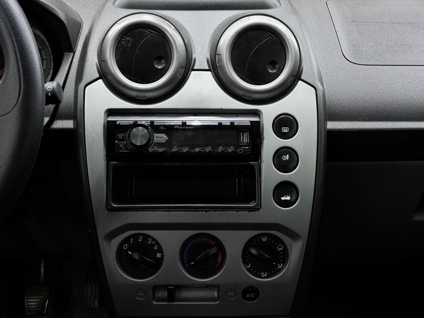 Ford FIESTA 16