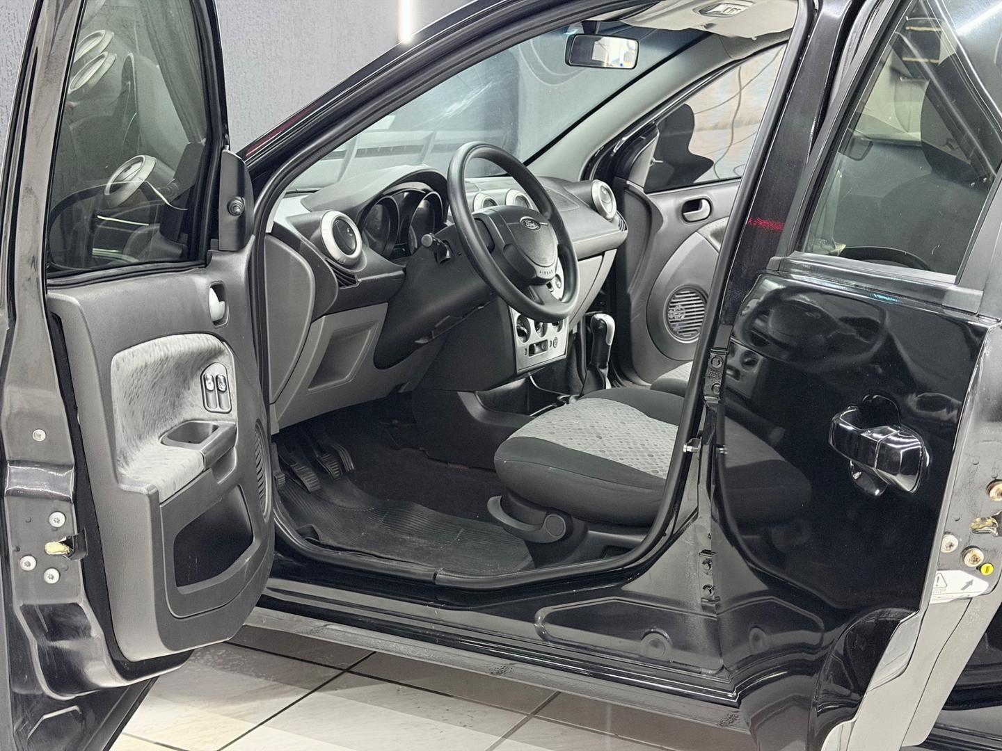 Ford FIESTA 18