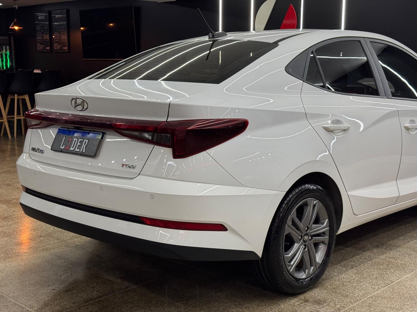 Hyundai HB20S 8